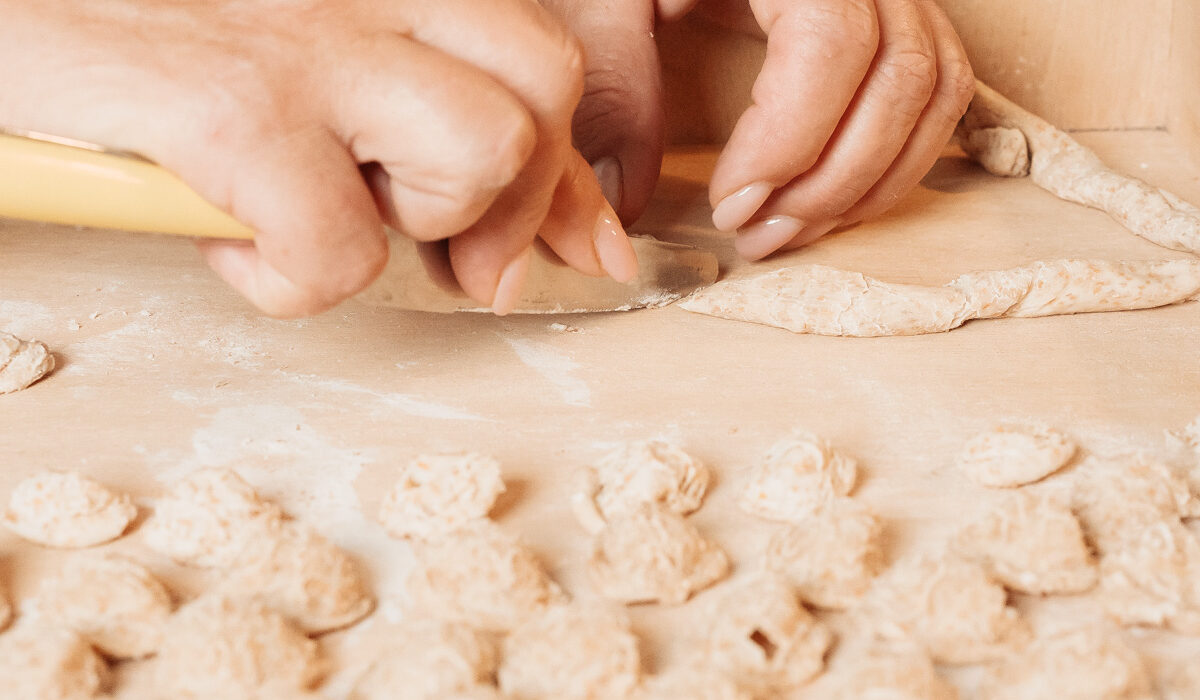 orecchiette preparate in casa manualmente dalla chef flavia